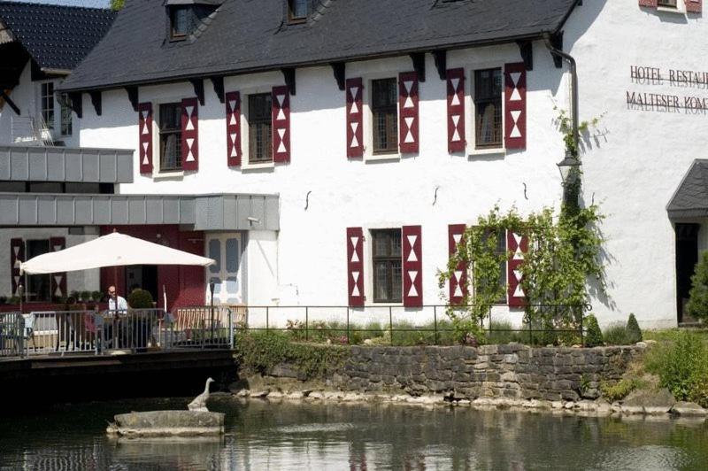 Malteser Komturei Hotel / Restaurant Bergisch Gladbach Exteriör bild