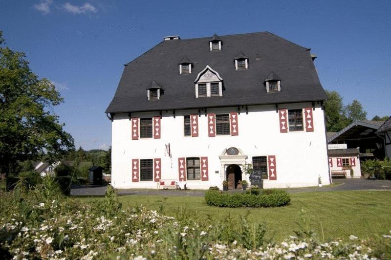 Malteser Komturei Hotel / Restaurant Bergisch Gladbach Exteriör bild