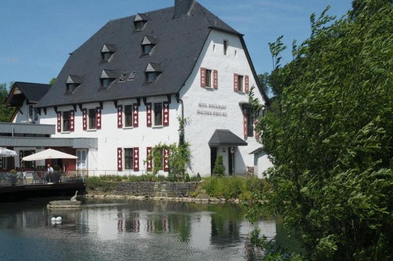 Malteser Komturei Hotel / Restaurant Bergisch Gladbach Exteriör bild