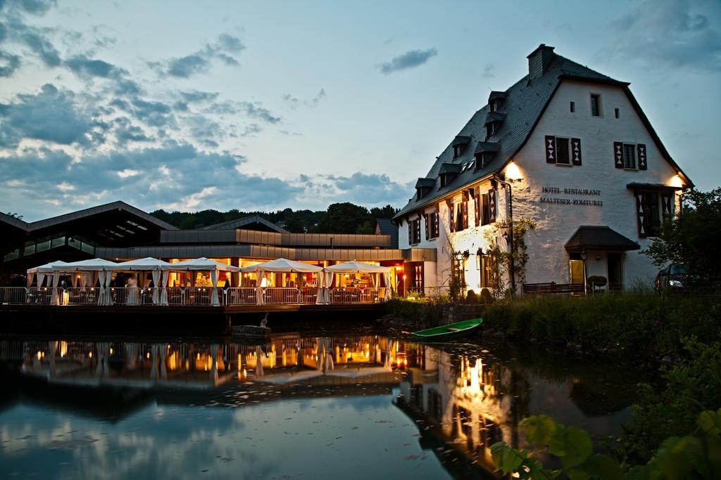 Malteser Komturei Hotel / Restaurant Bergisch Gladbach Exteriör bild