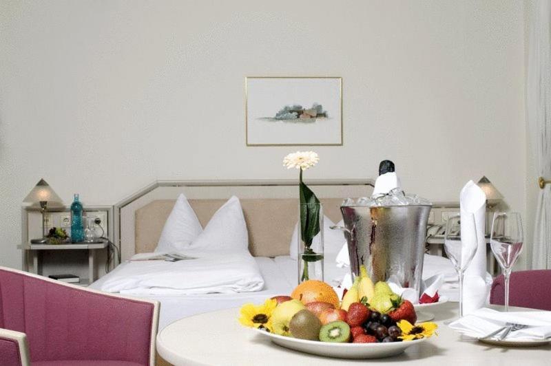 Malteser Komturei Hotel / Restaurant Bergisch Gladbach Rum bild